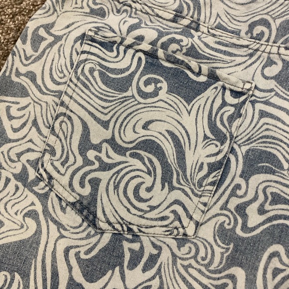 New! No Boundaries Juniors Cut Off Jean Shorts - Picture 5 of 5